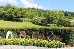 银娱优越会717幼型艺术雕塑葬：让性命以美学姿势归于天然