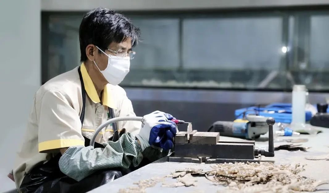 铜艺不朽：殡葬中的永恒与新生